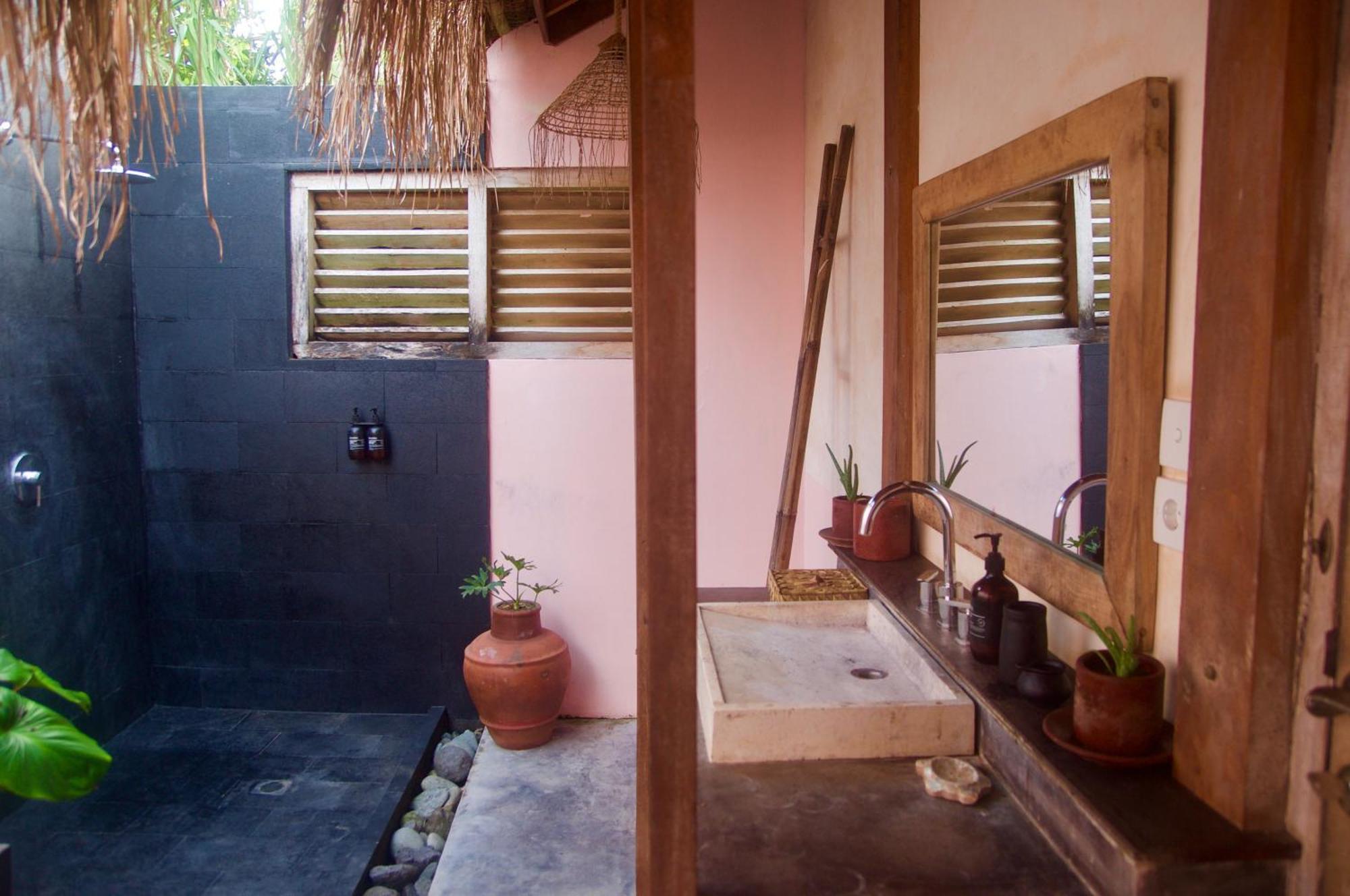 Owa Lodge Areguling Kuta  部屋 写真